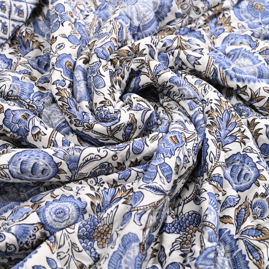 NOLAN Reversible Quilt
